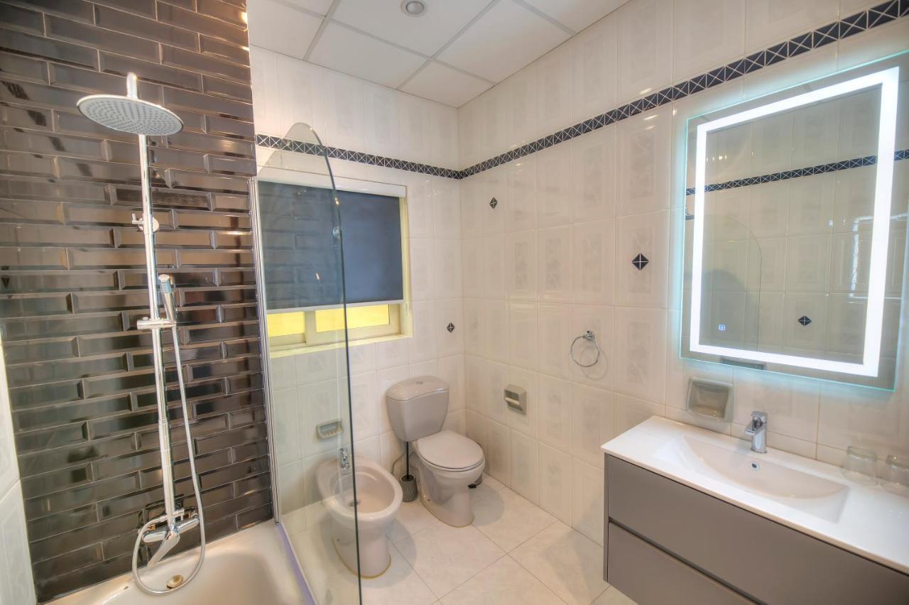 Beautifully Furnished Seafront 4 Bedrooms Goslm-4 Sliema Bagian luar foto
